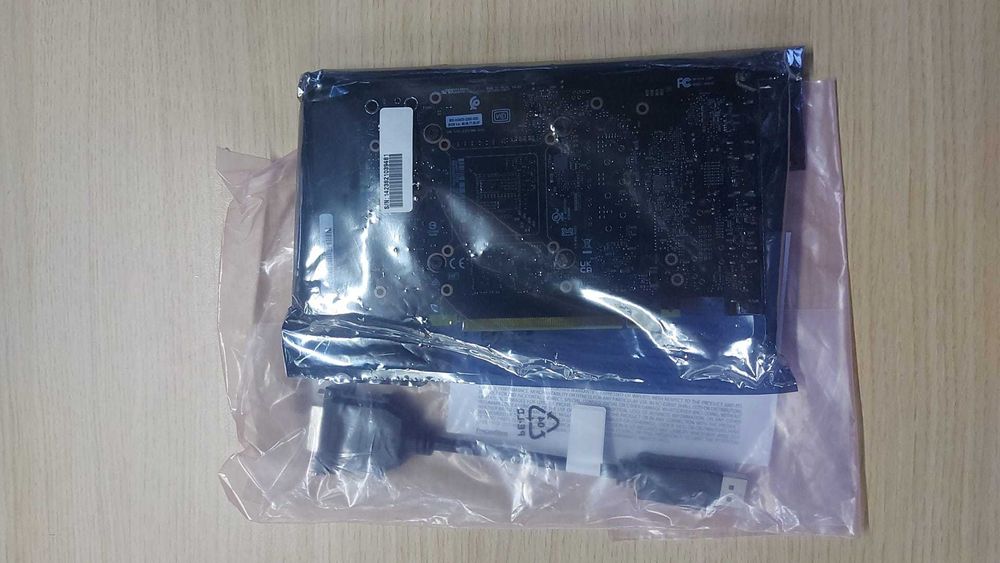 Placa video PNY NVIDIA Quadro P2200, de 5GB, GDDR5 -sigilate sau SH