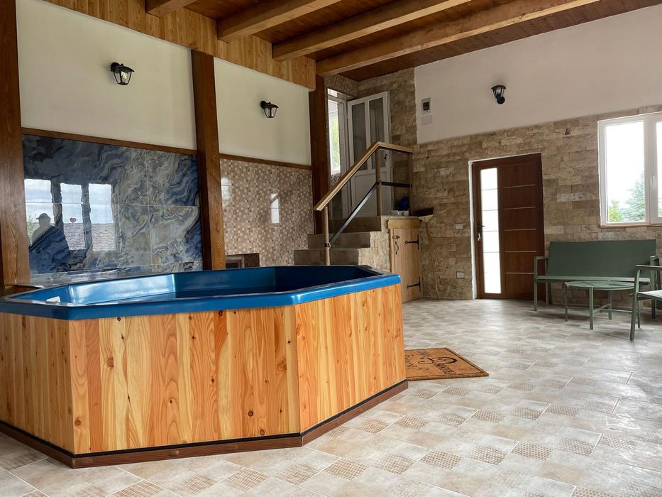 Inchiriere cabana Piatra Fantanele cu jacuzzi interior
