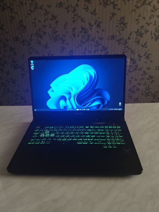 Продам ноутбук Asus TUF  Gaming 17.3 дюймовый (Ryzen 5 3550H/GTX 1650)