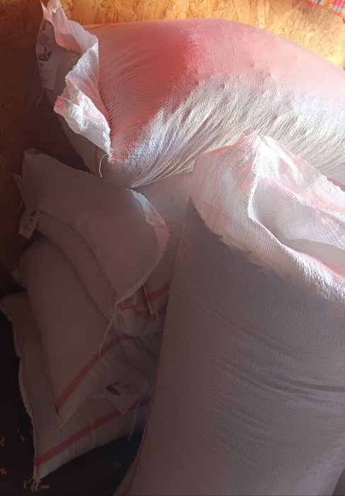 Vând hrană pentru animale