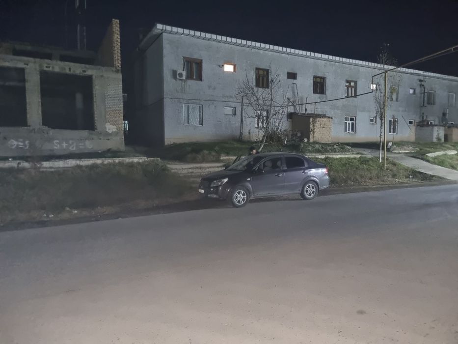 Toshkent Yangiyo'lda 2 qavatlik bino sotiladi