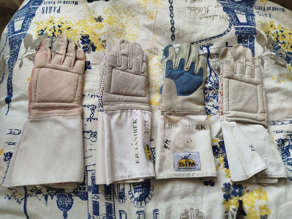 Перчатки для фехтования