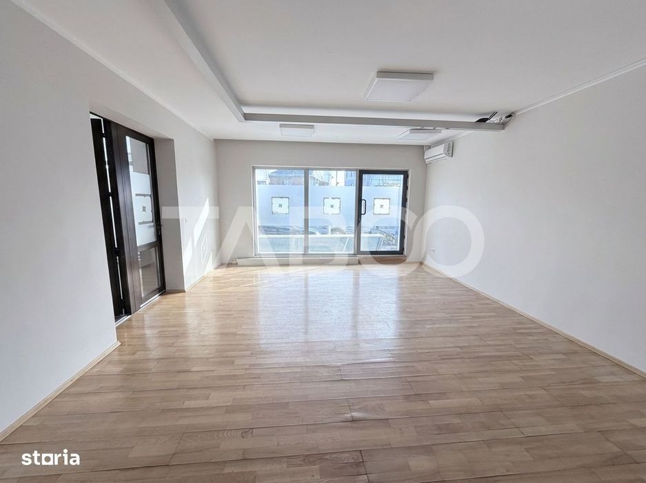 Cladire de birouri cu spatiu comercial la parter si 6 locuri parcare