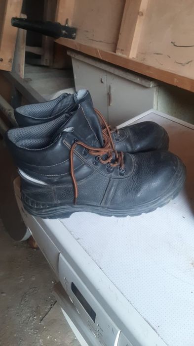 продам рабочую обувь новые и б/у