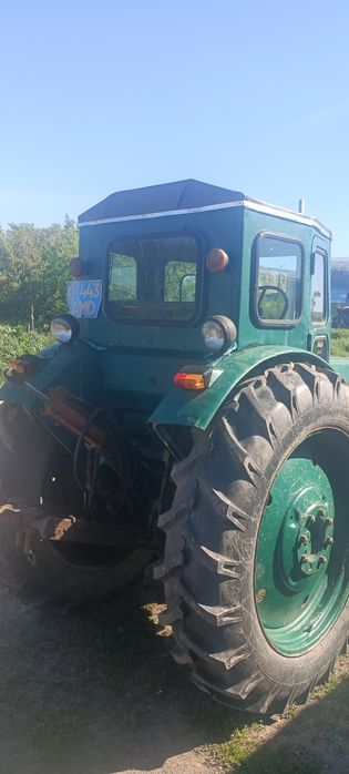Трактор на активном ходу