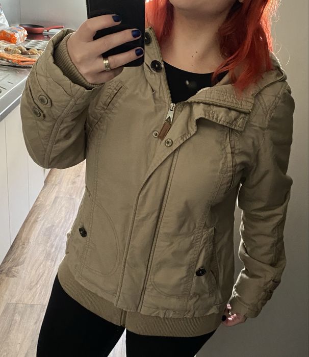 Geaca bej imblanita Clockhouse Marime XL