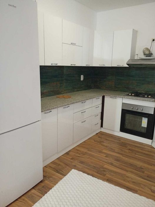 Inchiriez casa 2500 lei/300 MP curte mare