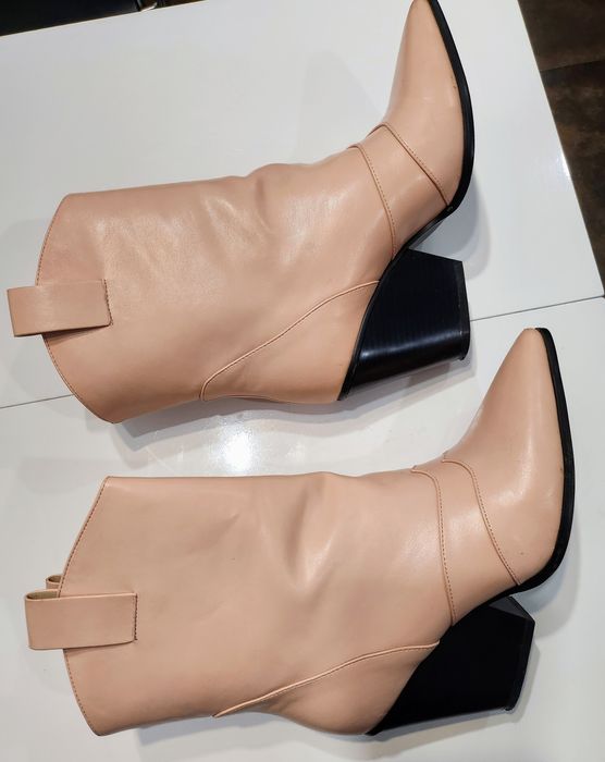 Нежно розовые сапожки для модниц