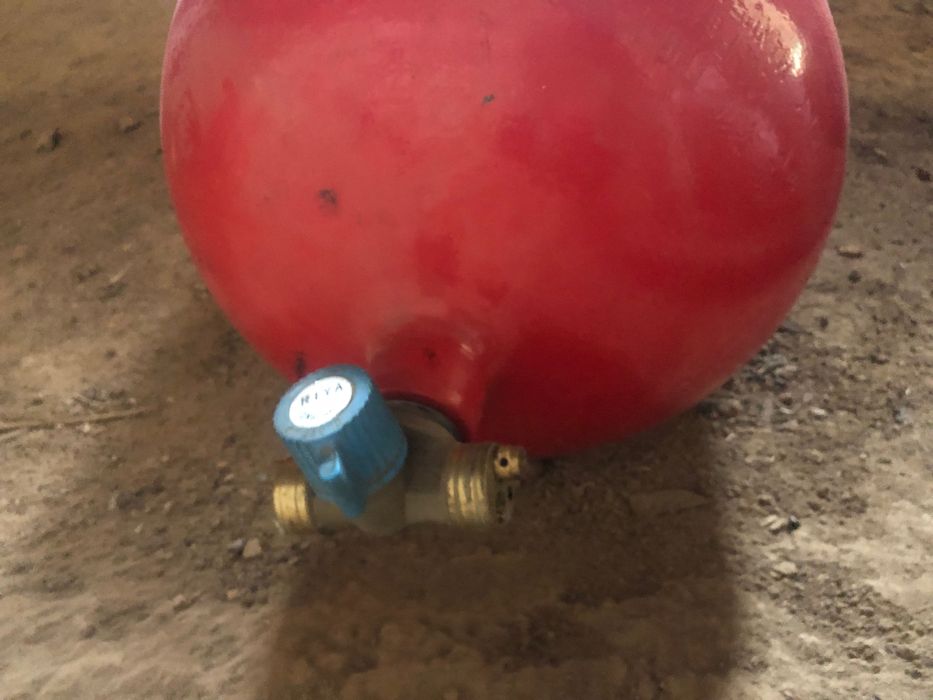 Gaz balon  mashinaniki sotiladi