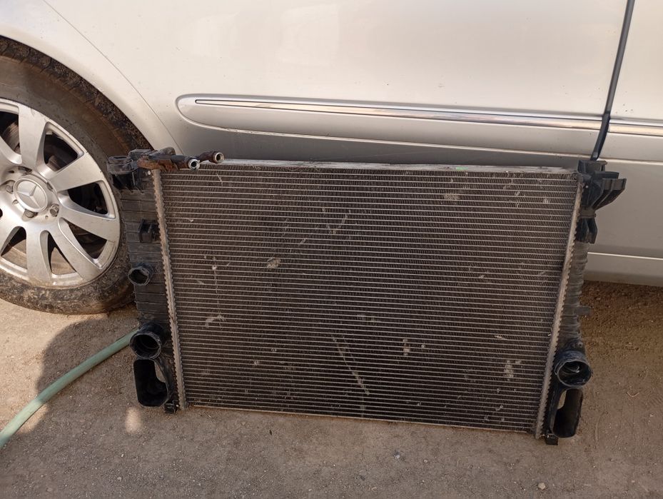 Воден радиатор за Мерцедес е270 w211