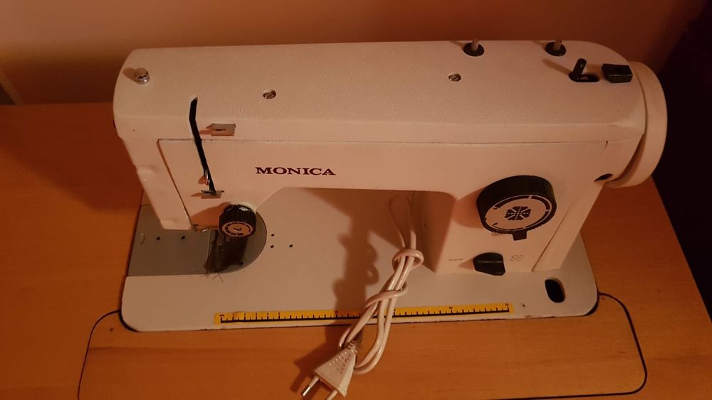 Mașină de cusut electrica Monica