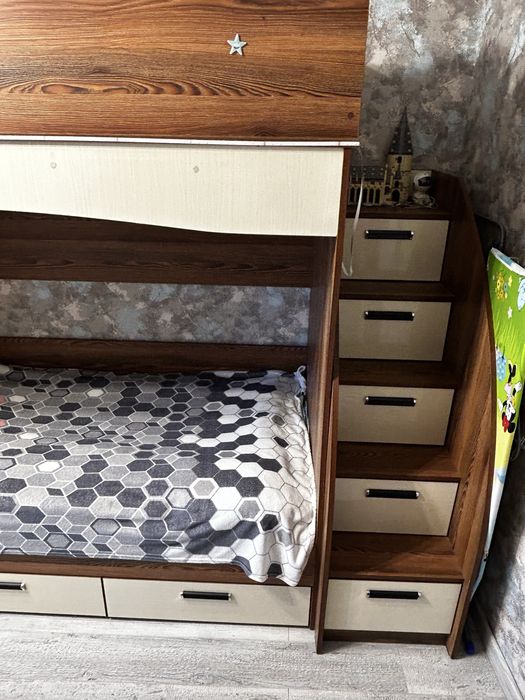 Двухъярусная кровать