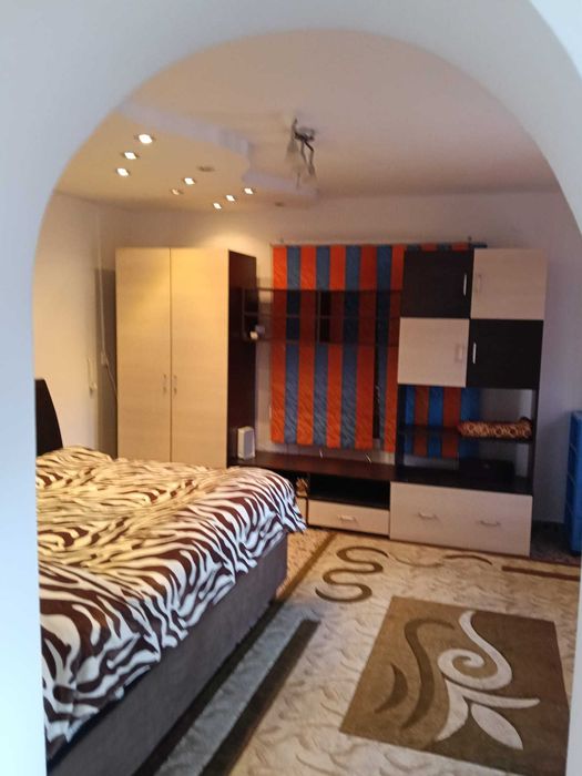 Inchiriez casă Titu