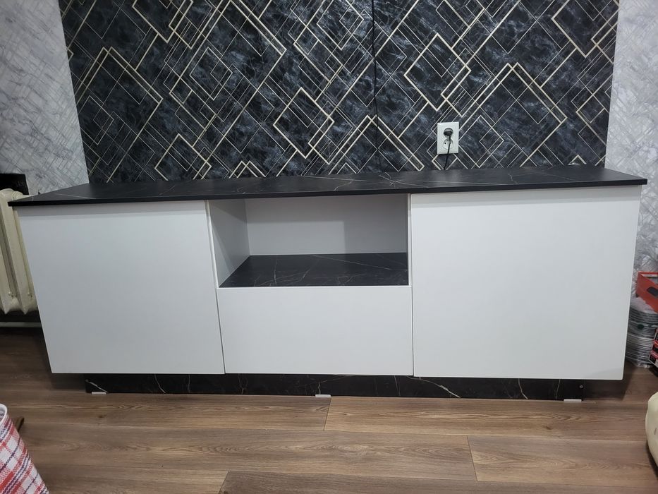 Продам тумбу под телевизор  Обсолютно новая не пользовались