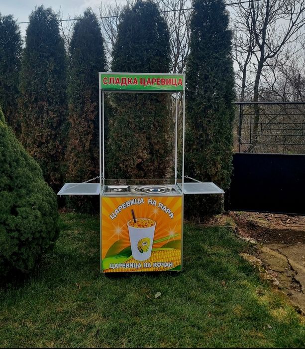 Комбинирана количка за царевица на пара и царевица на кочан.