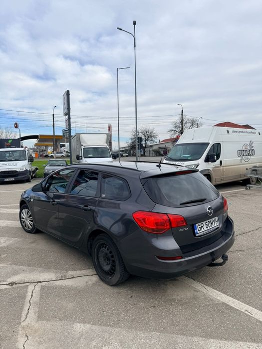 Vând Opel astra j