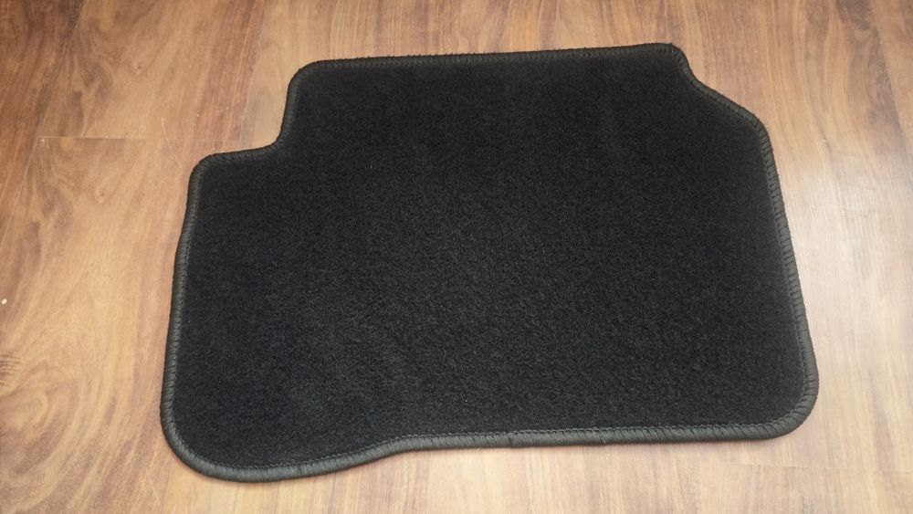 Текстилни стелки, свалени от VW PASSAT alltrack, запазени