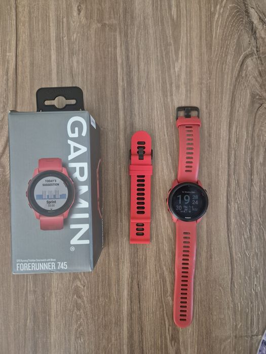 Garmin Forerunner 745.