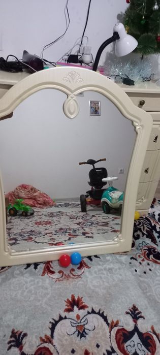 Комод с зерколом