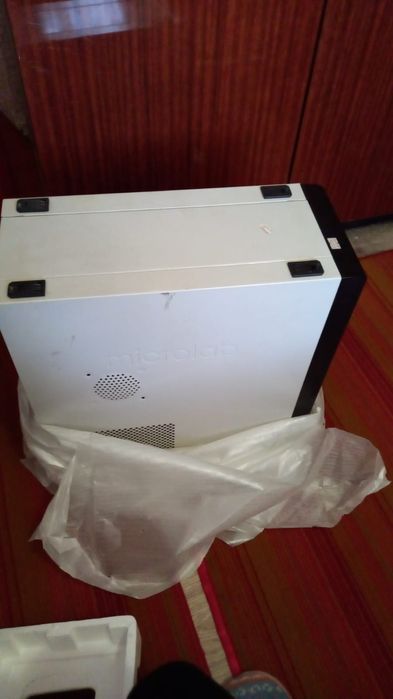 Системный  блок,  с комплектующими