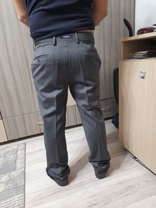 Pantaloni de costum barbatesc..