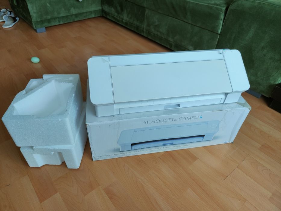Curter Plotter Cameo 4 folosit foarte putin a stat depozitat