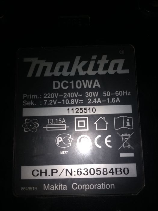 Vând încărcător Makita