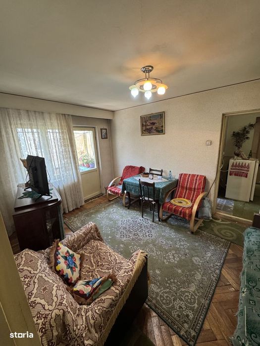 De vanzare apartament cu 3 camere zona Cina