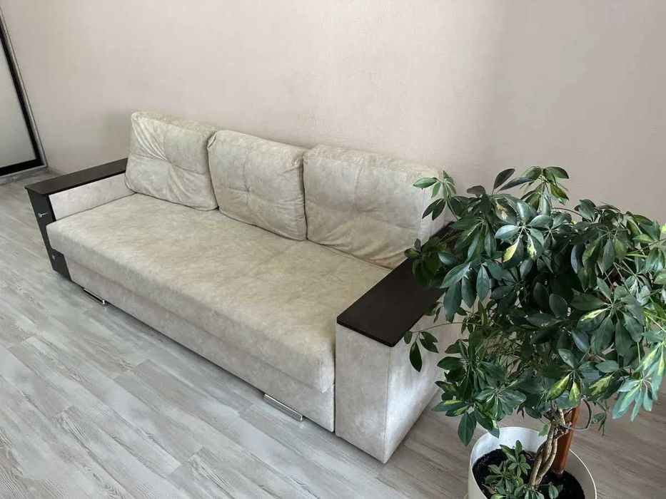 Дава се под наем Тристаен апартамент в София, Център - 90 кв.м за 459 € - Снимка #1