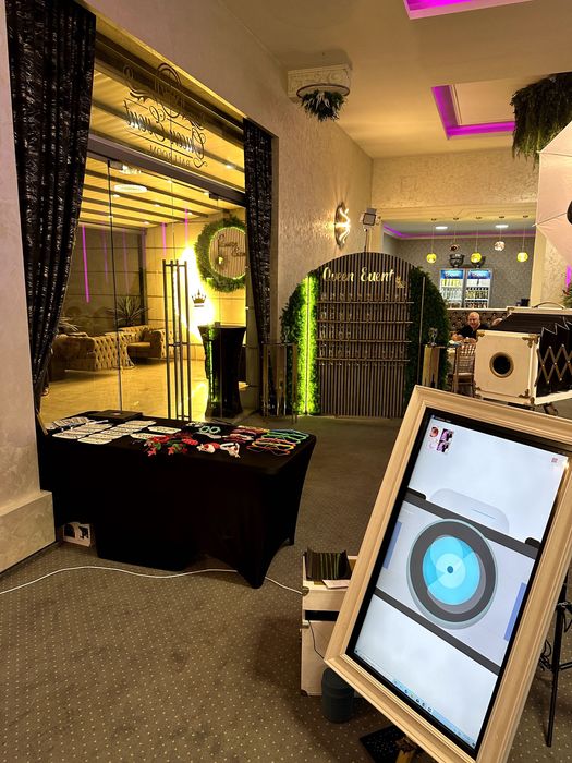 Photobooth Pitești | Cabina Foto Evenimente | Oglindă Foto Premium