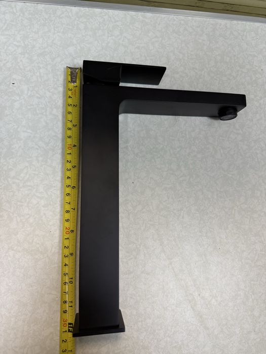 Висок смесител за баня ( Черен )