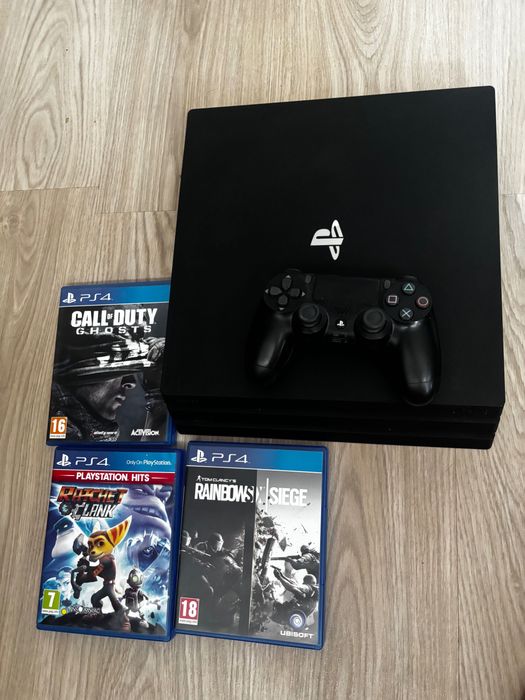 PS4 PRO 1TB + 3 jocuri