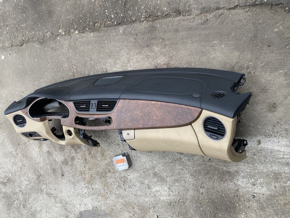 Plansa Bord+Airbag Mercedes CLS W219 Pret 2000 lei