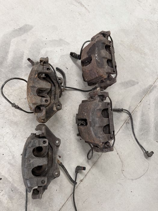 Предни спирачни апарати от C43,E55,CLK55 AMG