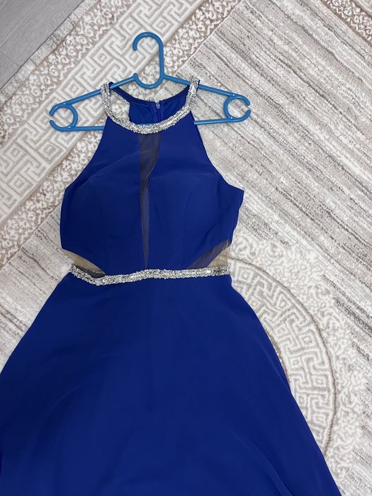 Официална рокля