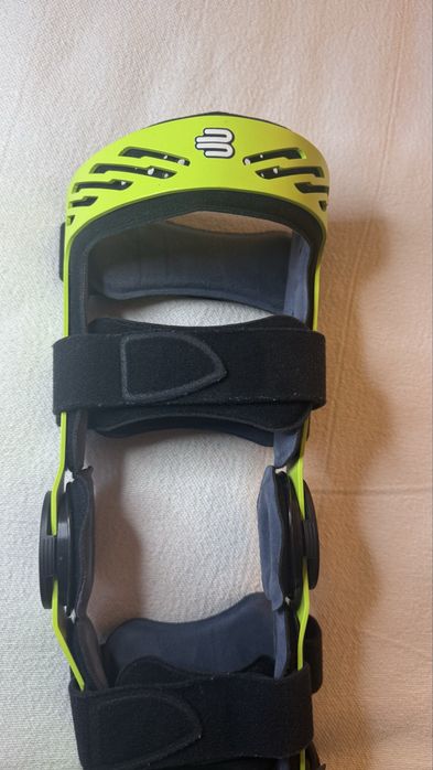 Orteza genunchi Bauerfeind