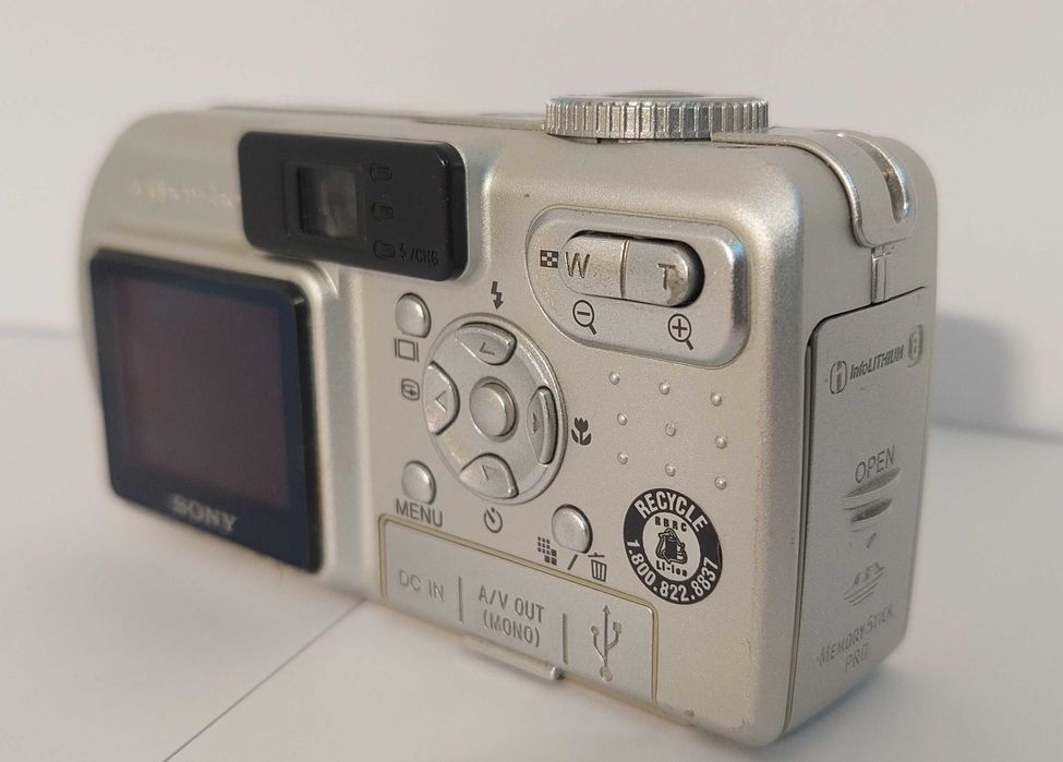 Sony DSCP8 Cyber-shot 3.2MP Digital Camera w/3x Optical Zoom