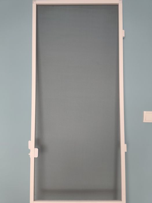 Комарник за балконска врата