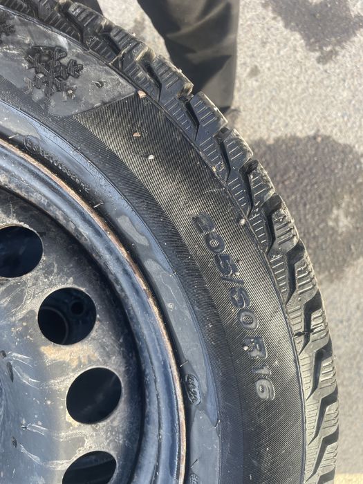 Продам шины зимние на 16