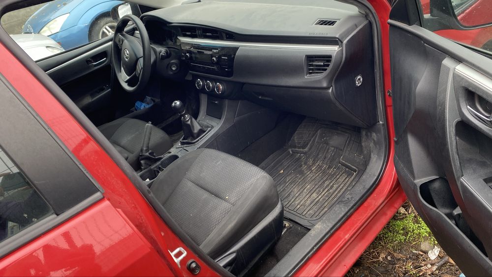 Vand Toyota Corolla  2015 / 1.3 Benzina (Motor Defect) / 4499€€€