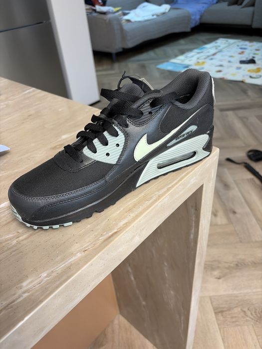 Продам NIKE кросовки