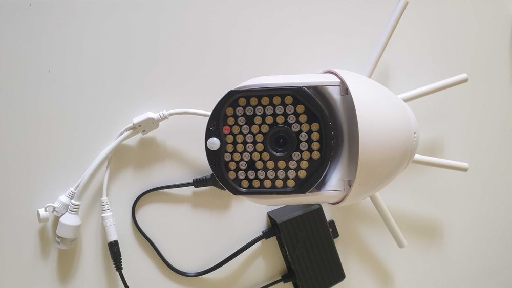 WiFi охранителна камера CloudCam с нощно виждане и 4 антени