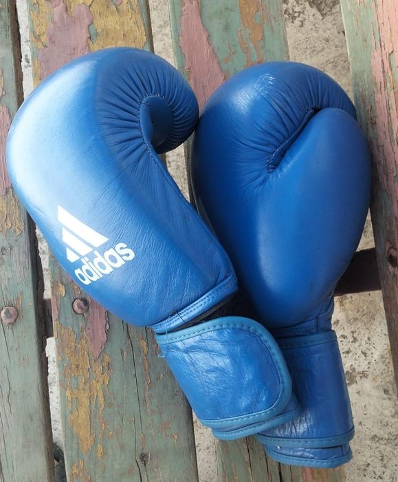 Боксёрские перчатки AIBA Adidas