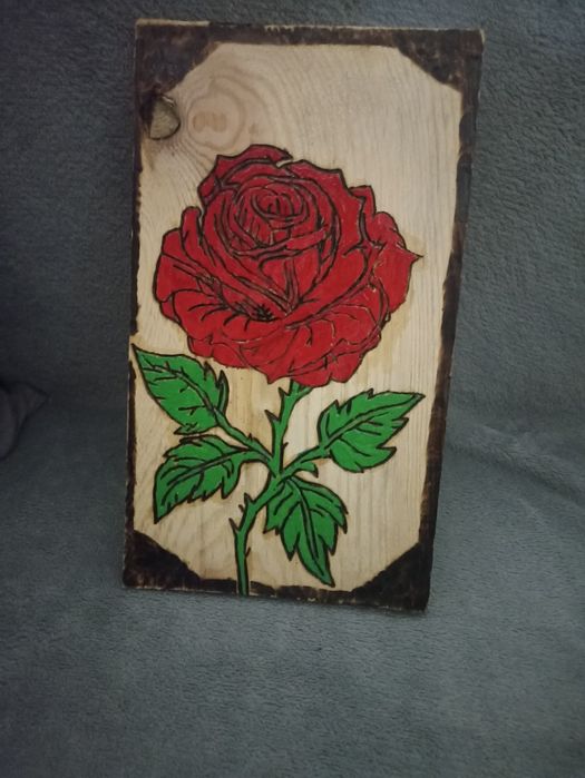 Ръчно изработена и пирографирана Роза