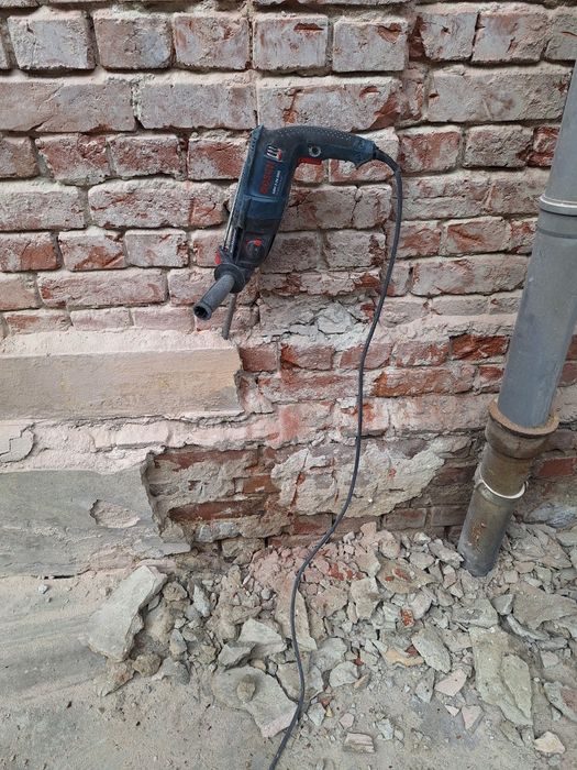 Fac decopertări apartamente case cladiri fațadă gresie demolari zilier