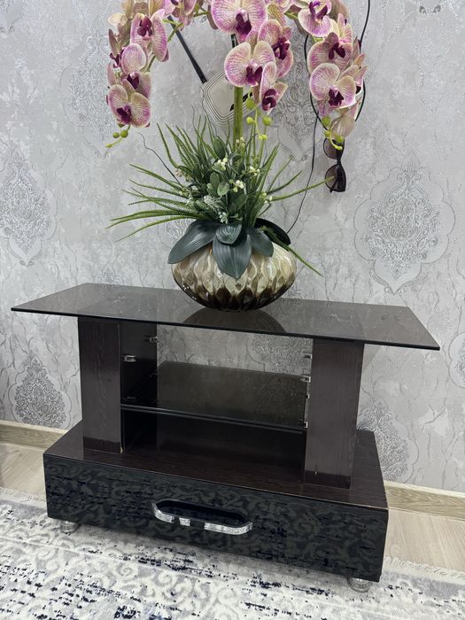 Подставка для телевизора , и прочих вещей