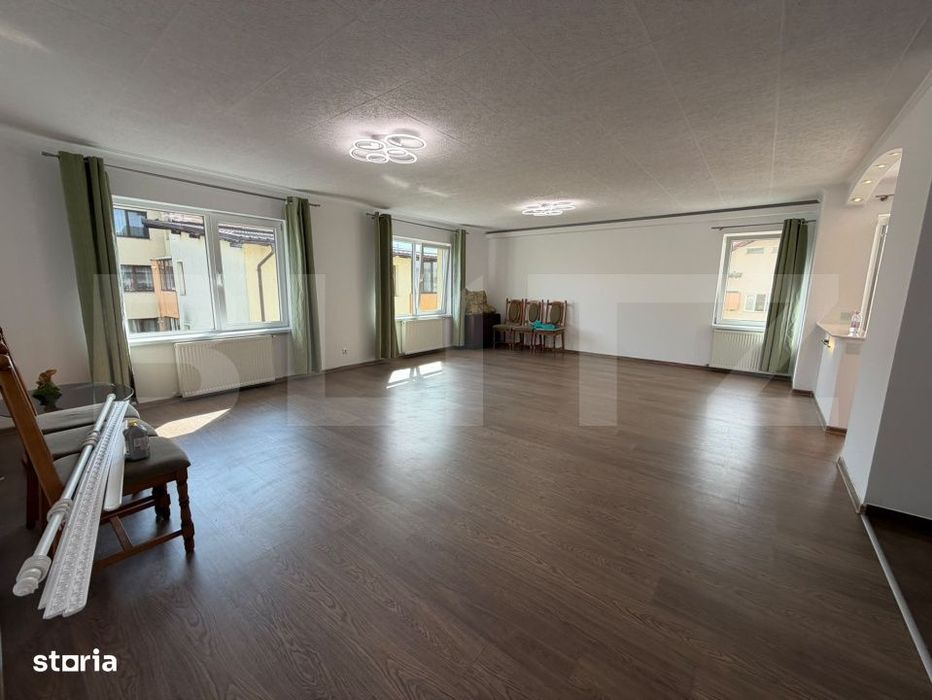 Apartament, 4 camere, 113mp, 2 parcari, 3 balcoane, pod, zona Terra — fotografia 1