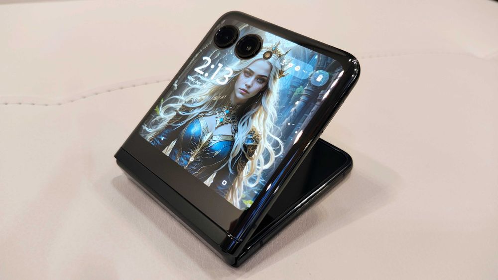 Smartphone Nou Motorola razr 40 ultra ( flip), Dual SIM, Android 15