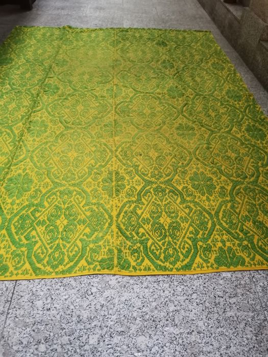 Covor din lână lucrat manual