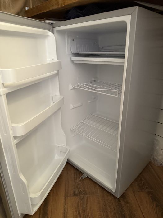 Продам небольшой холодильник